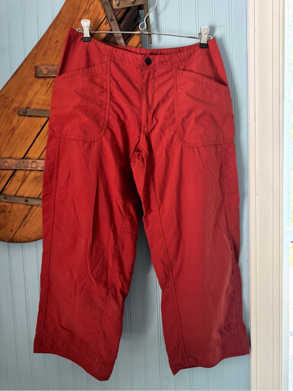 Mountain hardware capris with extra pockets!